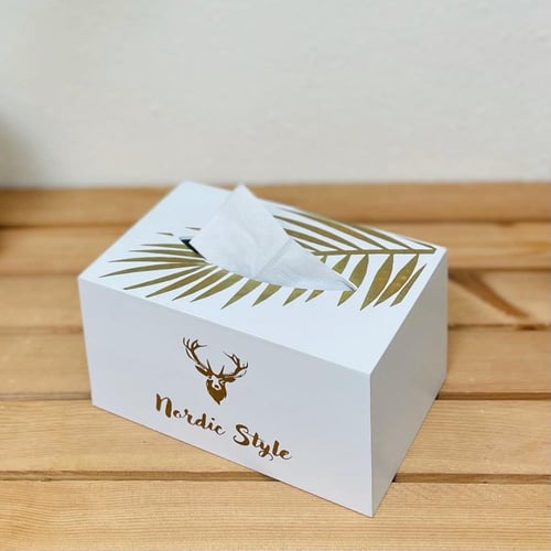 علبة مناديل خشب بيضاء عليها ريشه ذهبيه