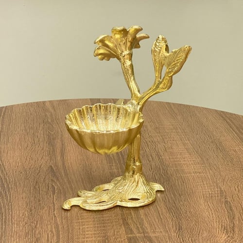 صحن تقديم ذهبي