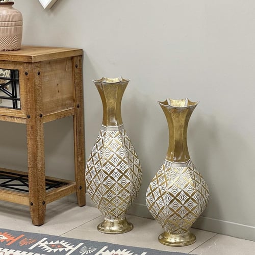 فازة حديد ذهبي نقش ابيض صغيرة