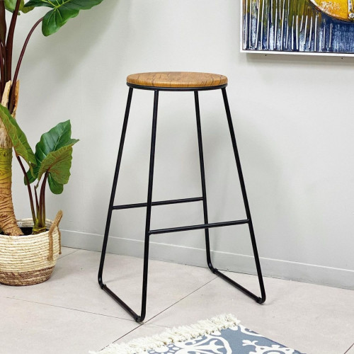 كرسي حديد و خشب مرتفع