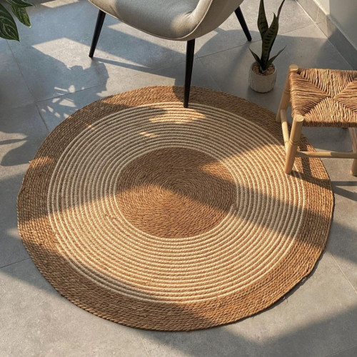 مفرش ارضى دائري مصنوع من مادة القش