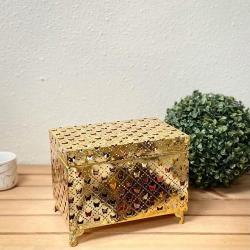 صندوق كبير حديد ذهبي بنقشة الفراشات للشوكولا والسك...