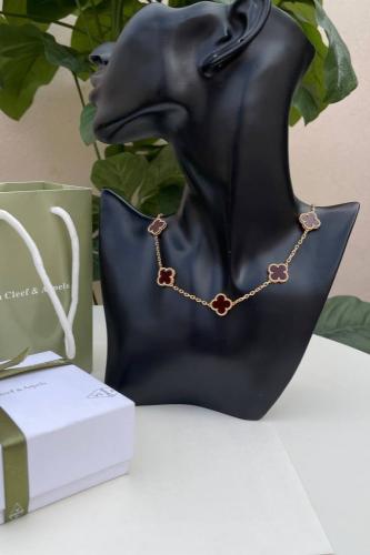 سلسال فان كليف الاحمر وردات