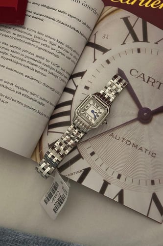 ساعة كارتيه نسائيه فضي ماستر