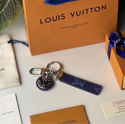 ميدالية لويس فتون جلد ازرق غامق