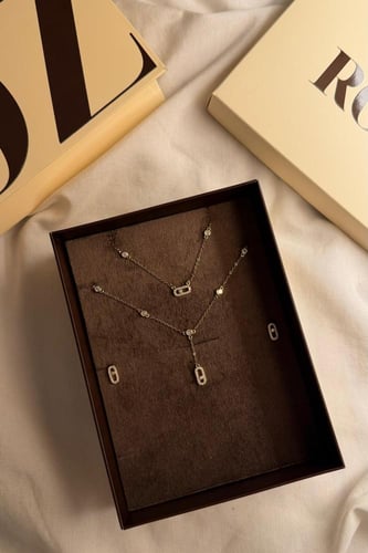 سلسال مع حلق ناعم من روز