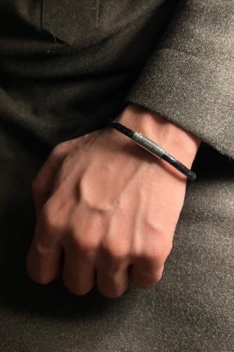 لويس فتون جلد اسود