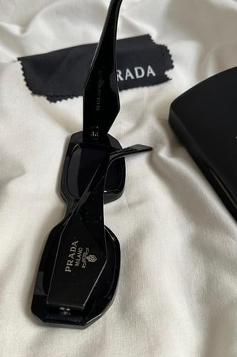 نظارة برادا