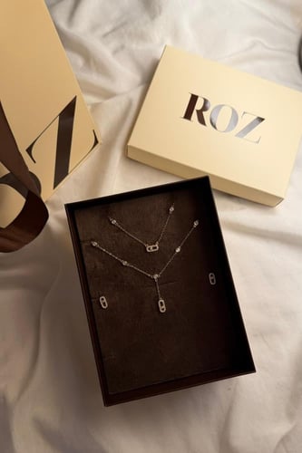 سلسال مع حلق ناعم من روز