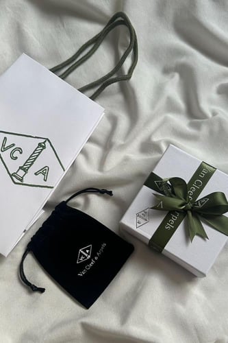 سلسال فان كليف الاسود