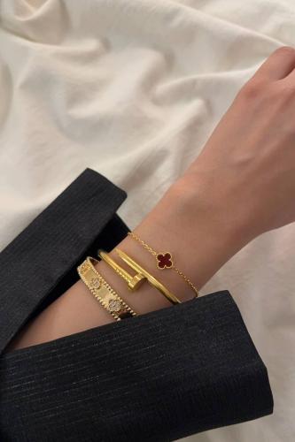 عرض ٣ اساور