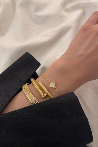 عرض ٣ اساور