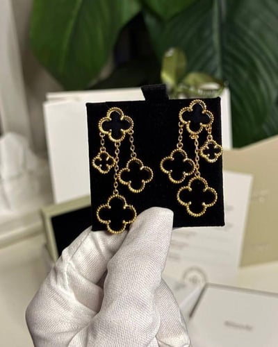 حلق فان كليف 3 وردات اسود