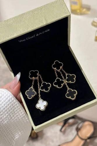 حلق فان كليف 3 وردات اسود