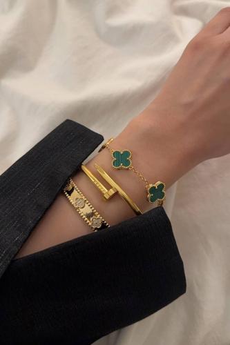 عرض ٣ اساور