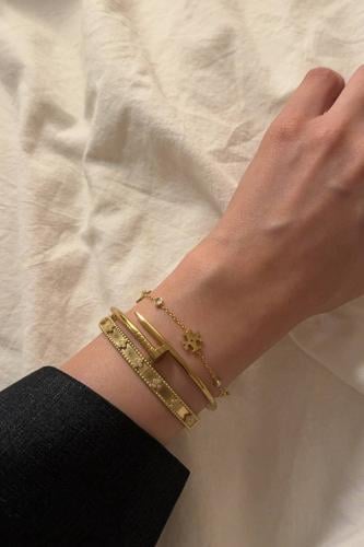 عرض ٣ اساور