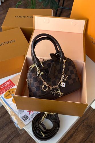 شنطه لويس فيتون