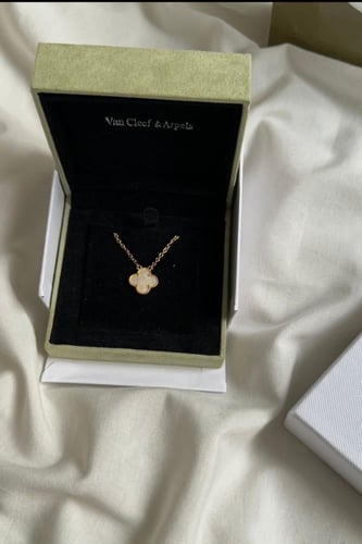 سلسال فان كليف الابيض