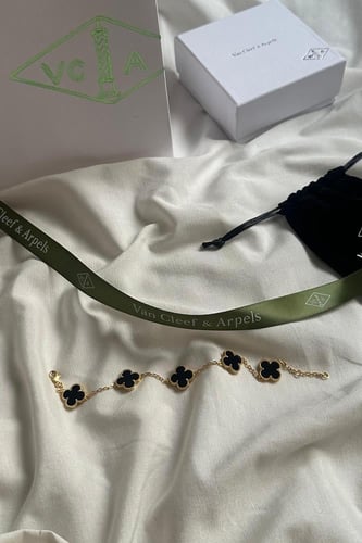 فان كليف الاسود