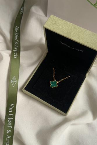 سلسال فان كليف الأخضر ورده وحده