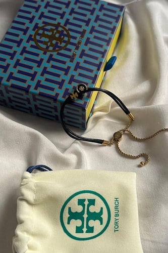 توري بورش جلد اسود