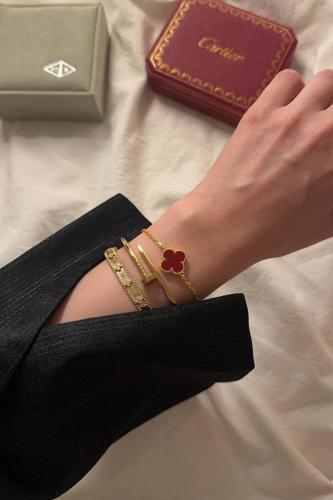 عرض ٣ اساور