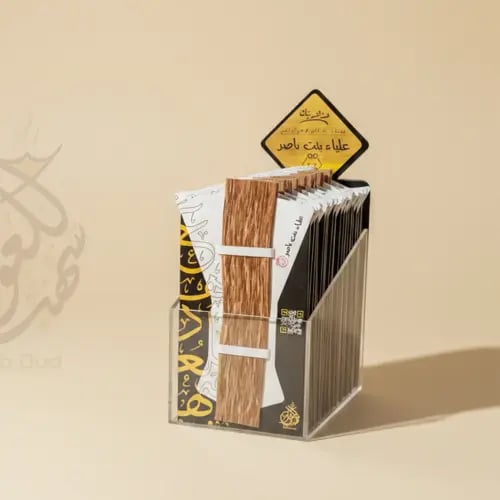 ستاند أكريليك شفاف يضم 50 كرت توزيعات رقائق عود في...
