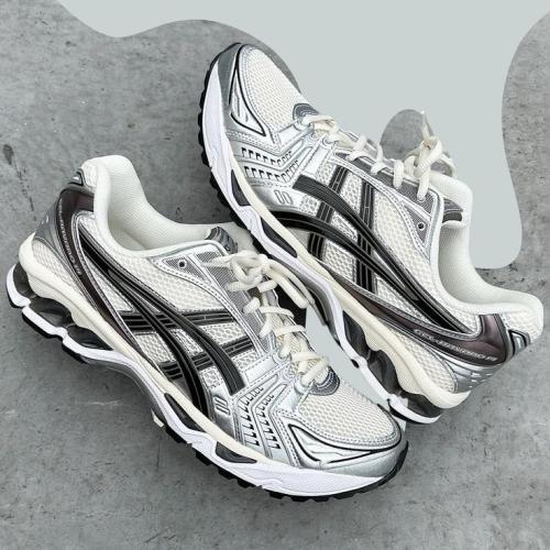 شوز ASICS