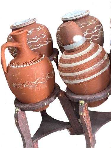 زير صغير + قاعدة خشب +كأس فخار