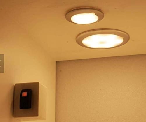 لمبة سقف LED كريمي دافئ نحيفة وخفيفة