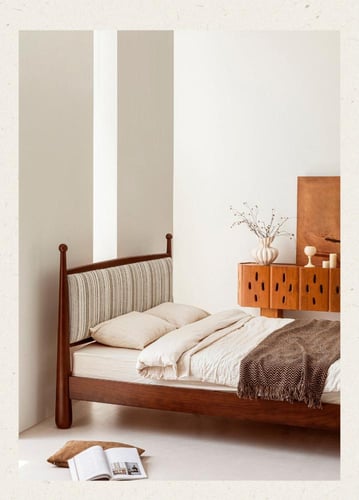 سرير خشب بتنجيد قماشي عتيق