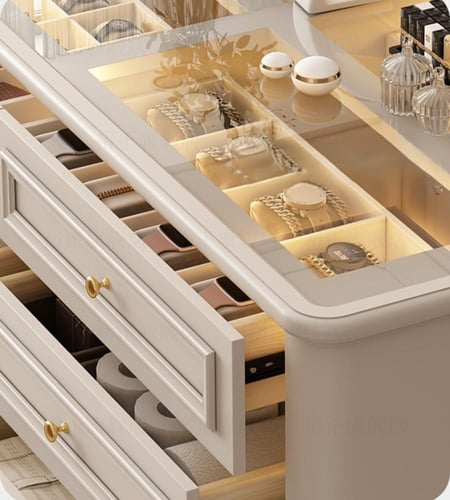 خزانة ملابس بالطراز الفرنسي