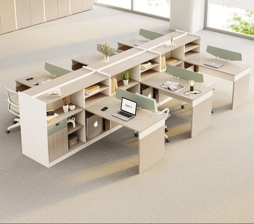 محطات عمل مكتبية للموظّفين