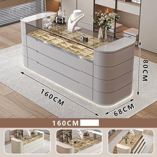 جزيرة خزانة ملابس واسعة بإضاءة