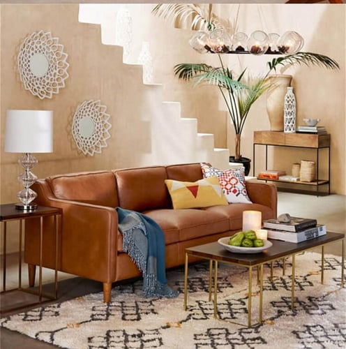 أريكة صغيرة من الجلد