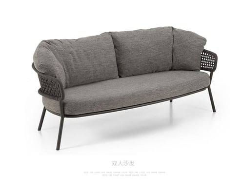 كرسي استرخاء خارجي على الطراز الإسكندنافي (نورديك)