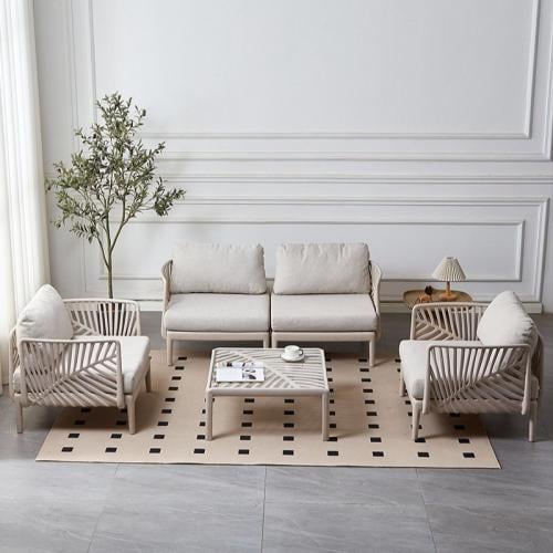 أريكة شرفة على الطراز الإسكندنافي