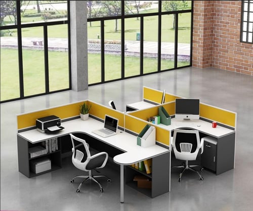 مكاتب موظفين باللون الاصفر