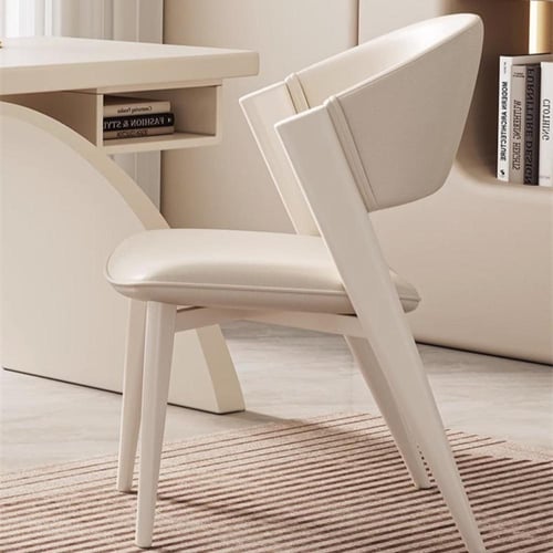 مكتب راقٍ بتصميم كريمي عصري بسيط