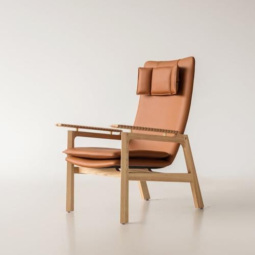 كرسي عصري وخفيف الوزن