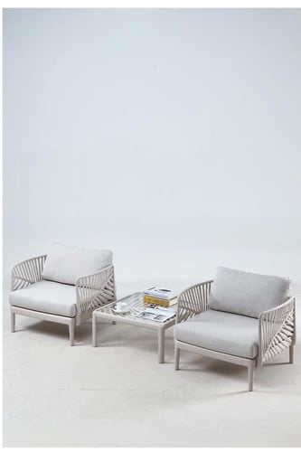 أريكة شرفة على الطراز الإسكندنافي