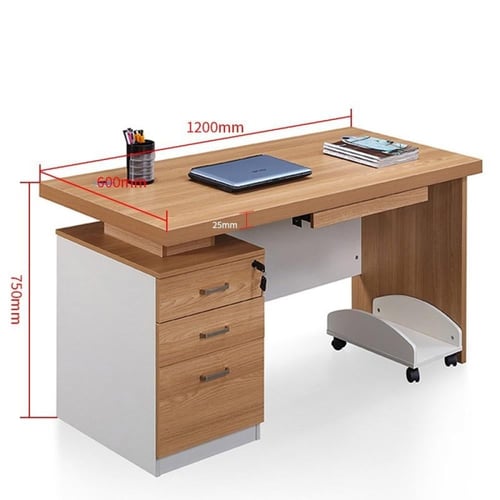 مكتب موظفين بتصميم كلاسيكي