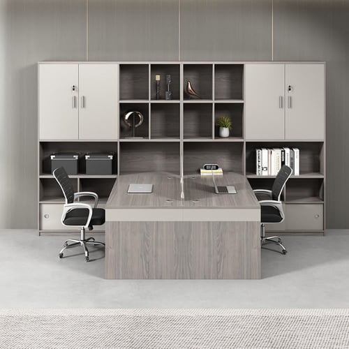 مكتب موظفين بتصميم حديث