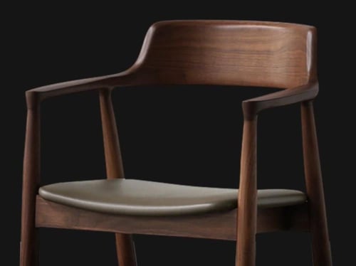 كرسي طعام خشبي بتصميم اسكندنافي