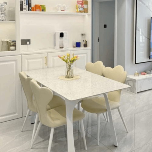 طاولة طعام بتصميم مودرن بدون كراسي