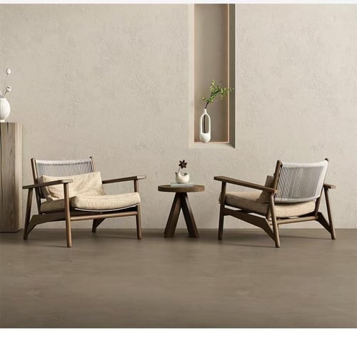 كرسي بتصميم كلاسيكي أنيق