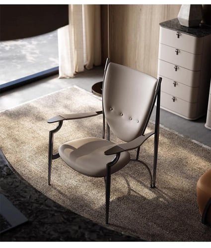 كرسي مفرد فخم بتصميم إيطالي فاخر من الجلد الطبيعي