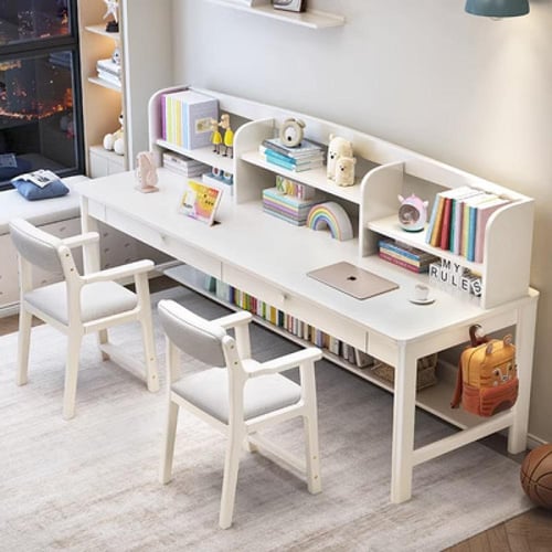 مكتب دراسة خشبي بألوان زاهية