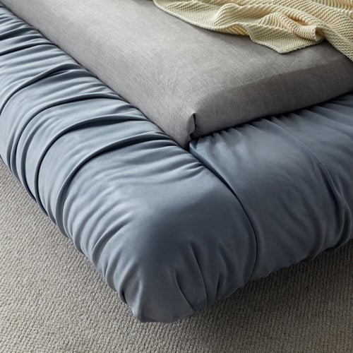 سرير بتصميم انيق