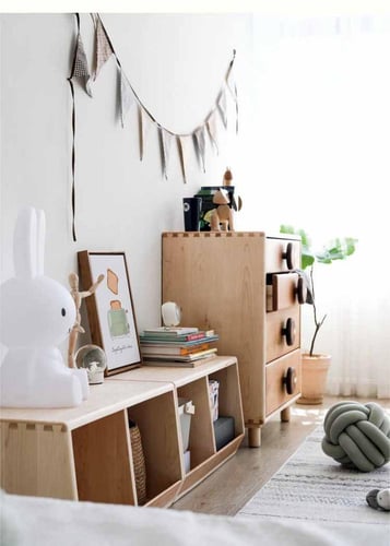 خزانة أدراج خشبية صلبة